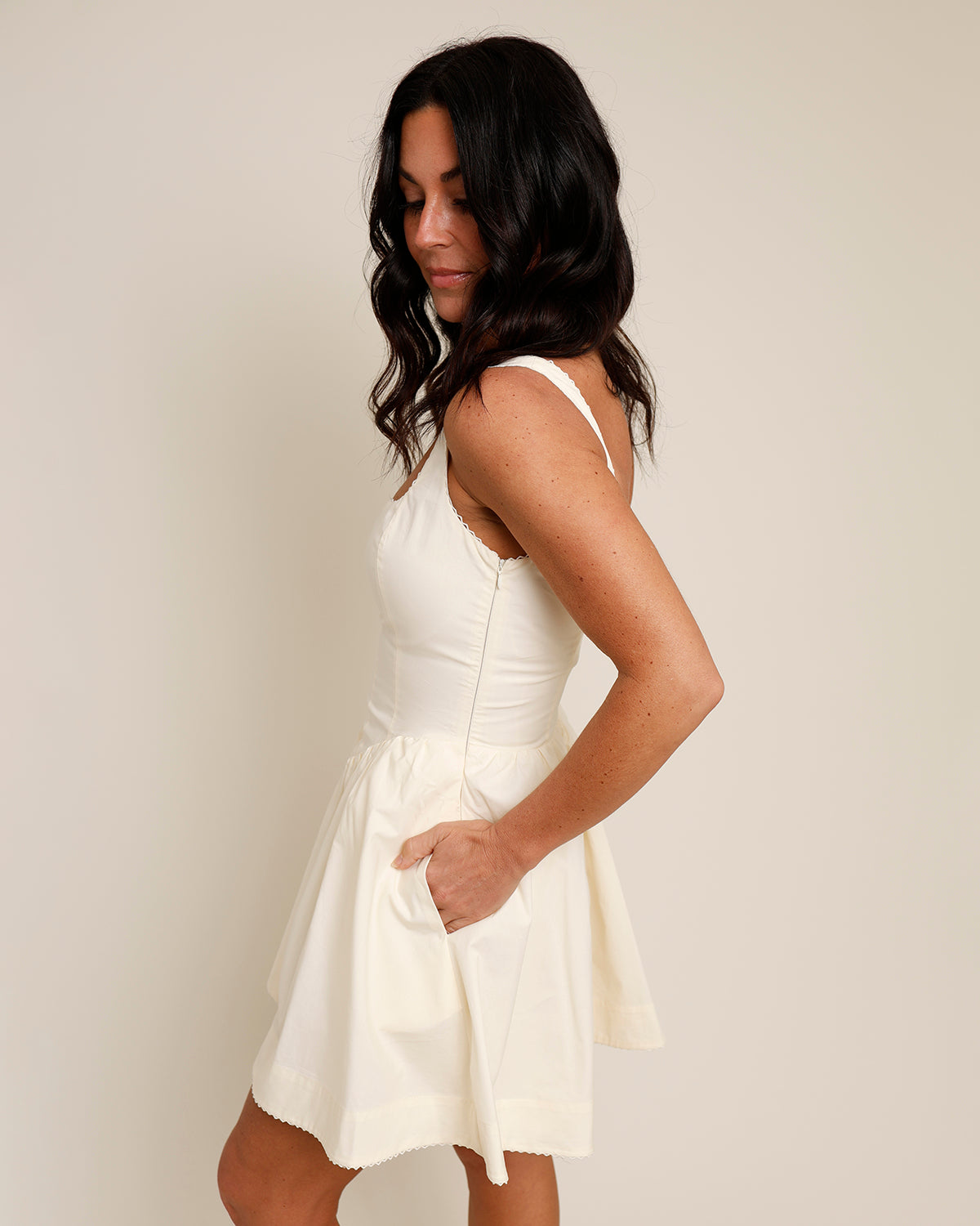 NIA KENNEDY MINI DRESS X BEIGE