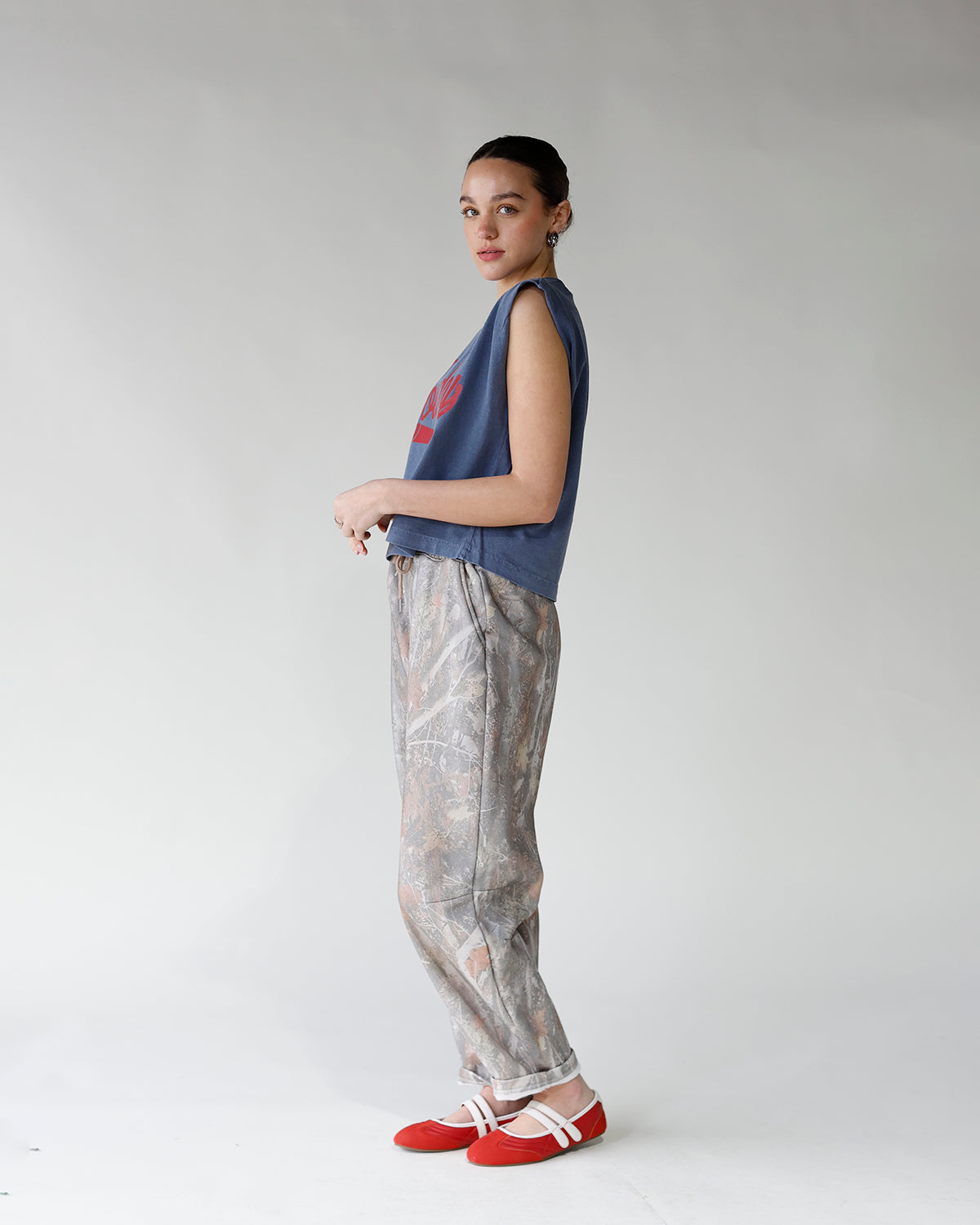 HIP CRUSHING ON CAMO BARREL SWEATS