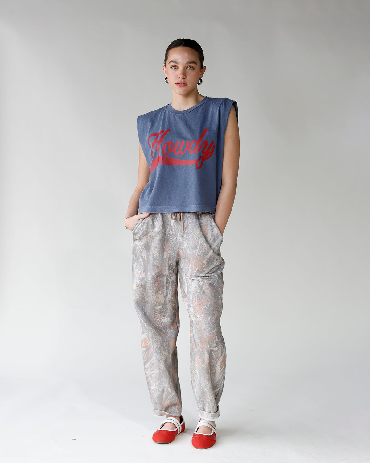 HIP CRUSHING ON CAMO BARREL SWEATS