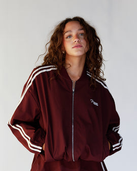 light weight jacket athleisure jacket maroon jacket casual outfit set cute gym clothes street style 
