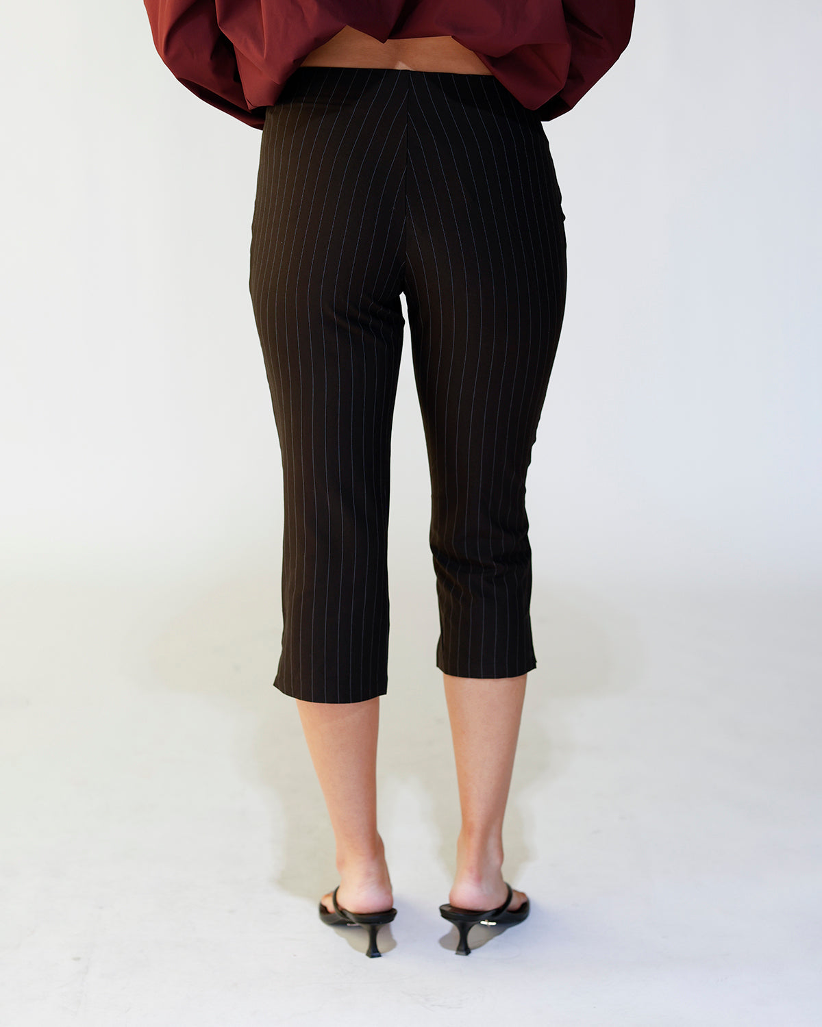 NIA CRUZ PINSTRIPE CAPRI