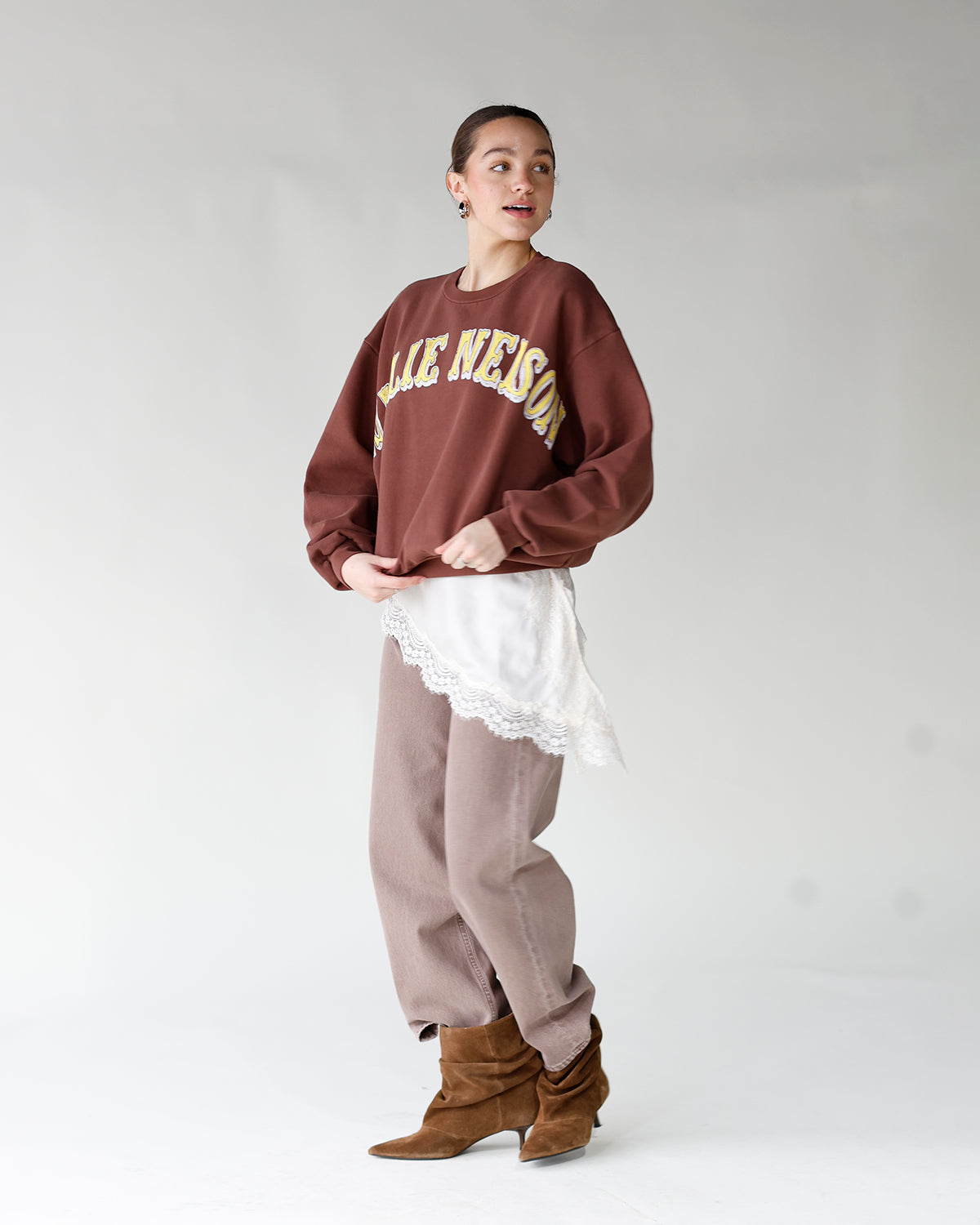 DAYDREAMER WILLIE NELSON IN AUSTIN OVERSIZED CREW SWEATSHIRT