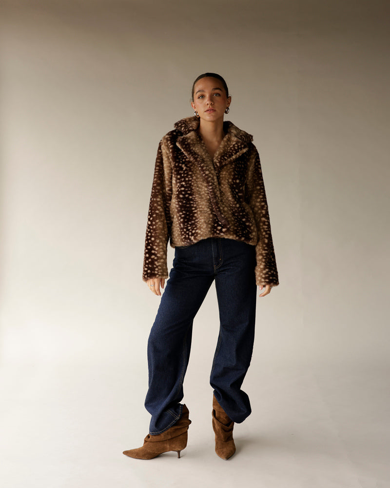 Women's faux fur animal print cropped jacket in brown with collar