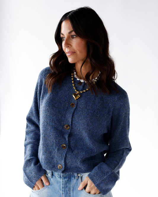 simple elegant cardigan date night top everyday top everyday effortless look outfit inspo