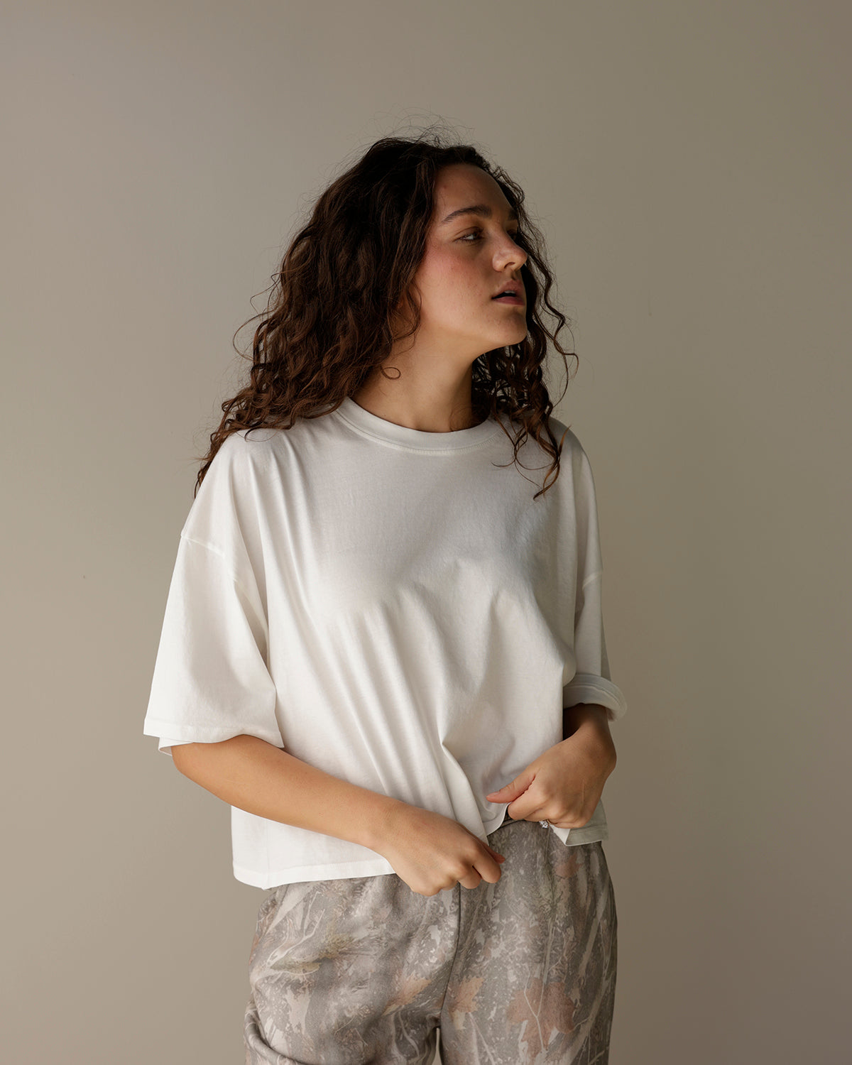 DAYDREAMER LA WHITE CROPPED VINTAGE TEE