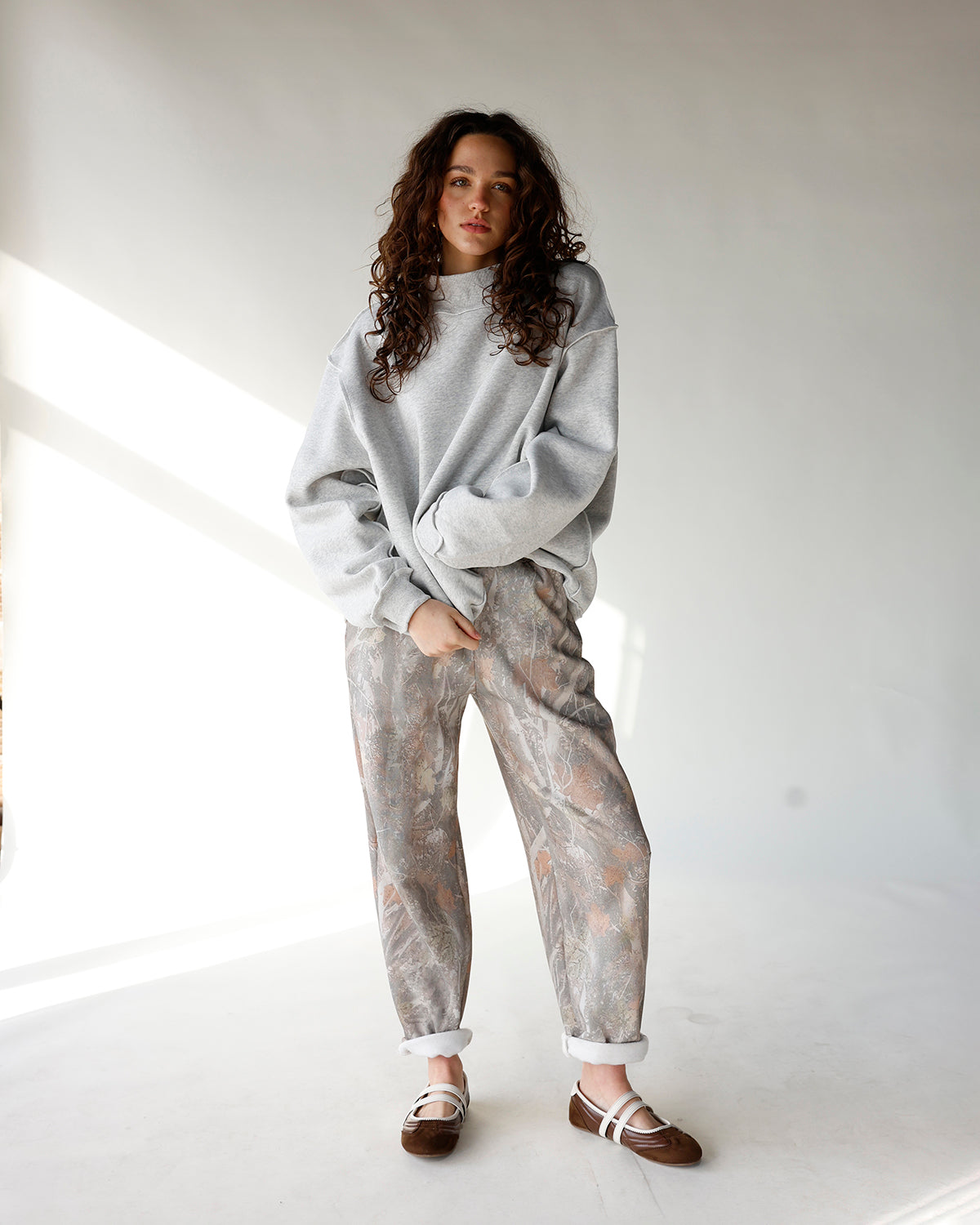 ESSENTIAL MOCK NECK SWEATSHIRT