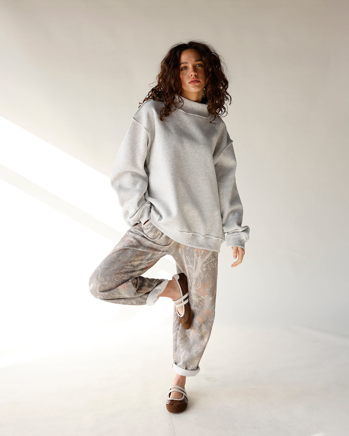 ESSENTIAL MOCK NECK SWEATSHIRT