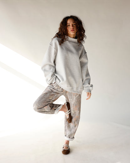 ESSENTIAL MOCK NECK SWEATSHIRT