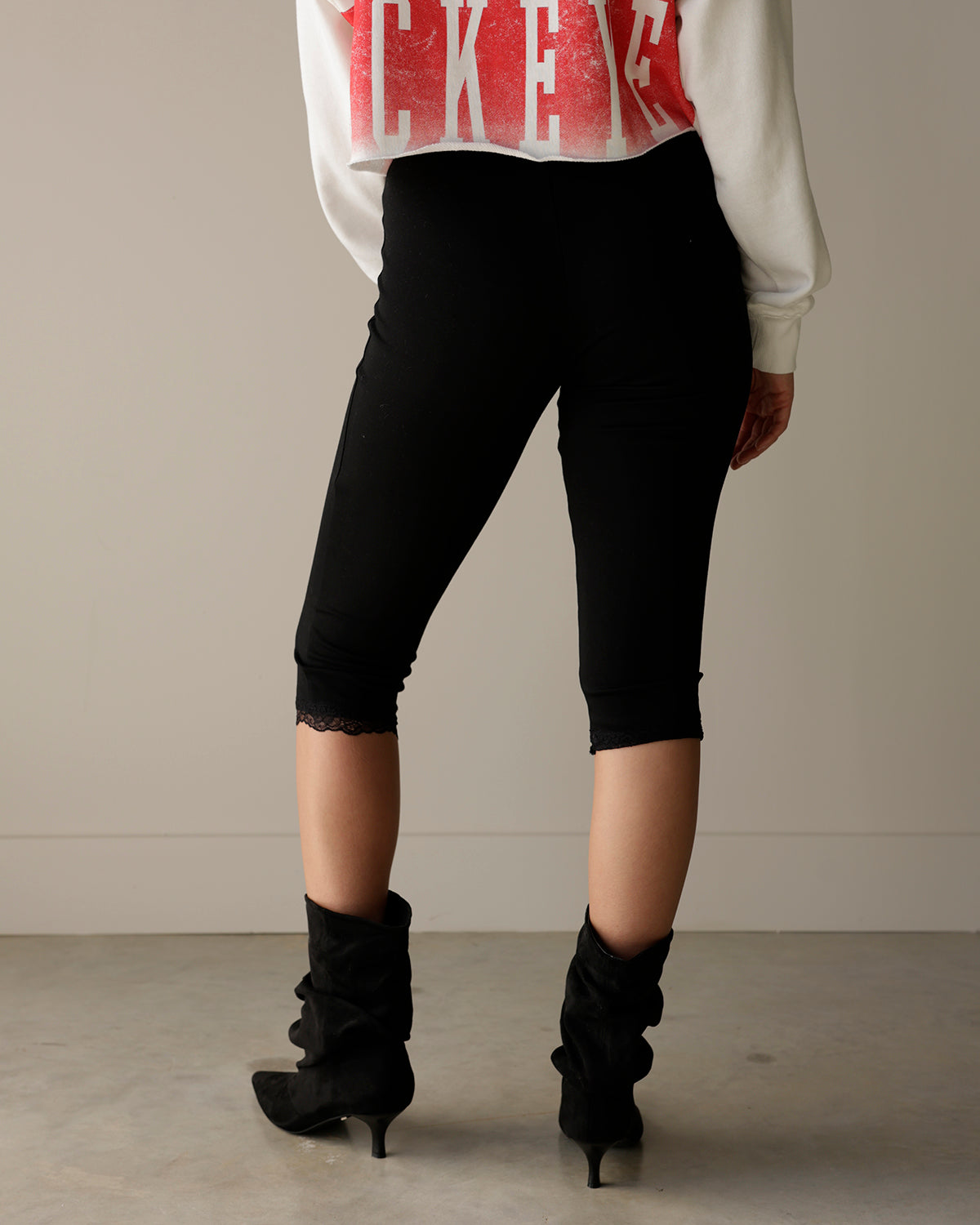 LYDIA LACE HEM BLACK CAPRI