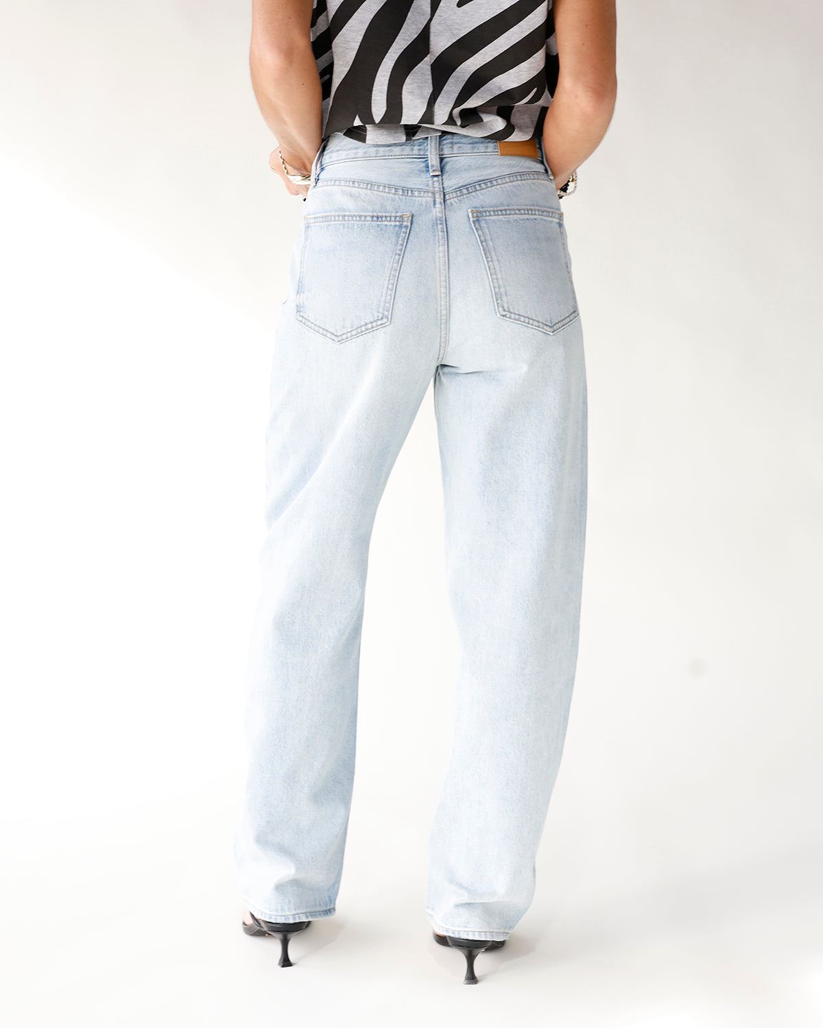 PISTOLA WES HIGH RISE BARREL JEAN X WAVES