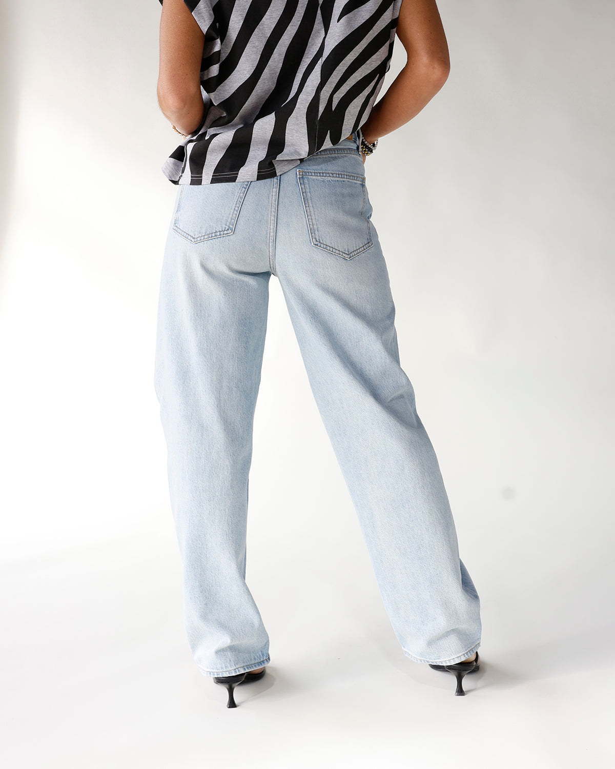 PISTOLA WES HIGH RISE BARREL JEAN X WAVES