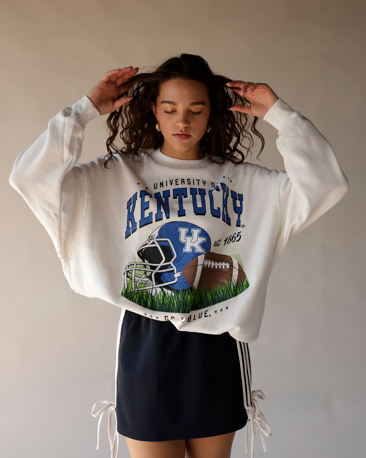 White University of Kentucky vintage crewneck sweatshirt with football helmet graphic