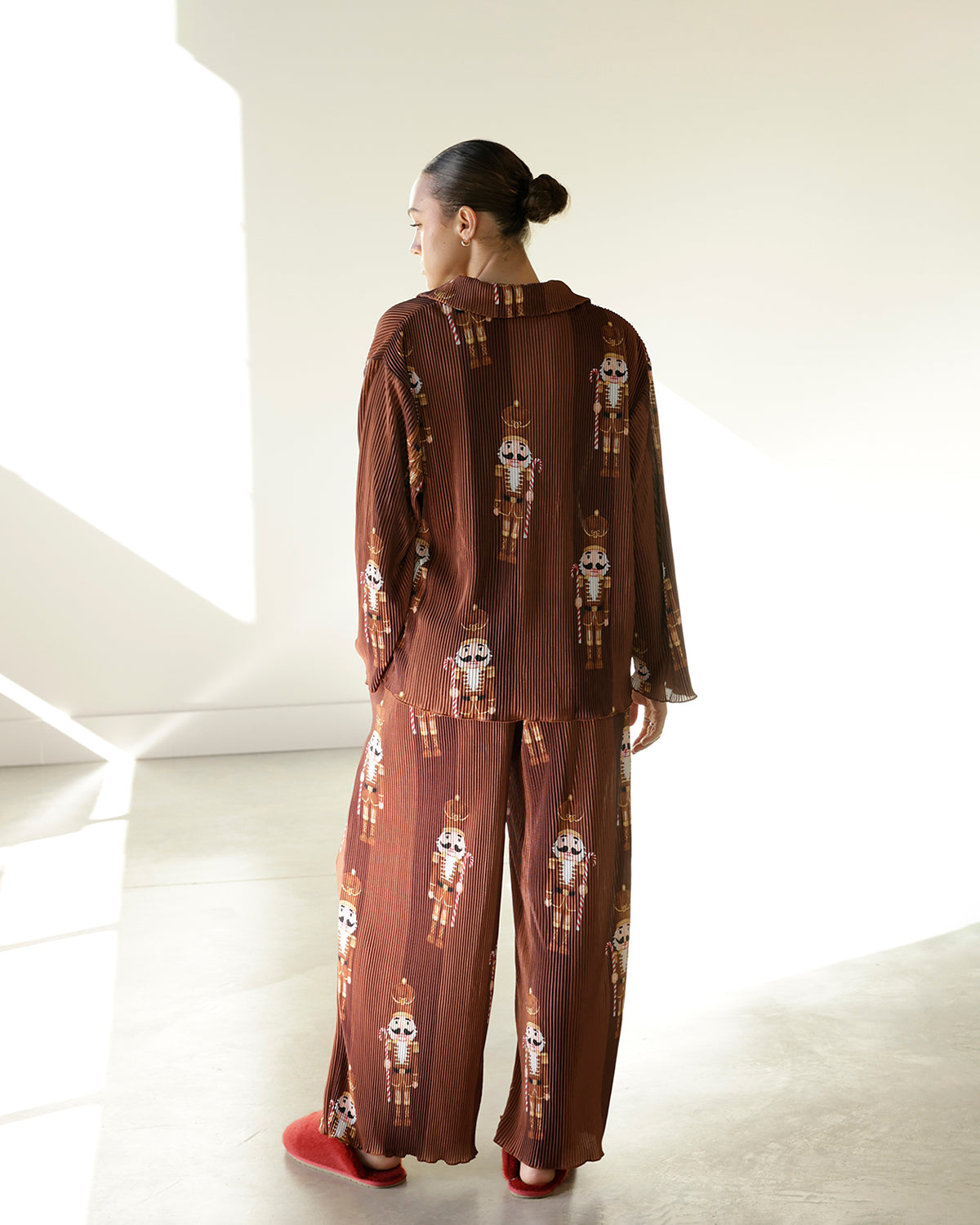 NUTCRACKER CHRISTMAS PAJAMA SET X BROWN