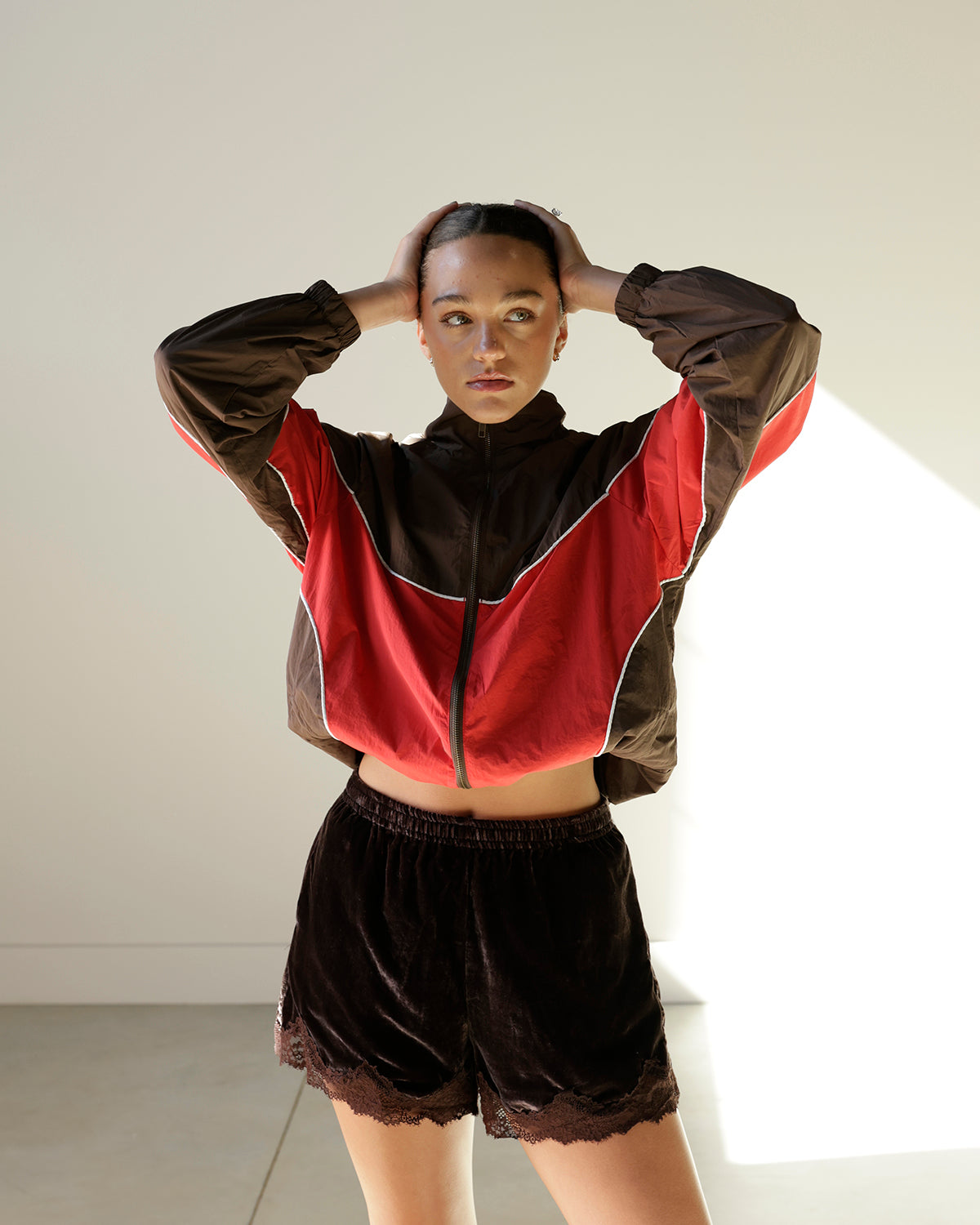 WINTER VELVET LACE HEM SHORTS X BROWN