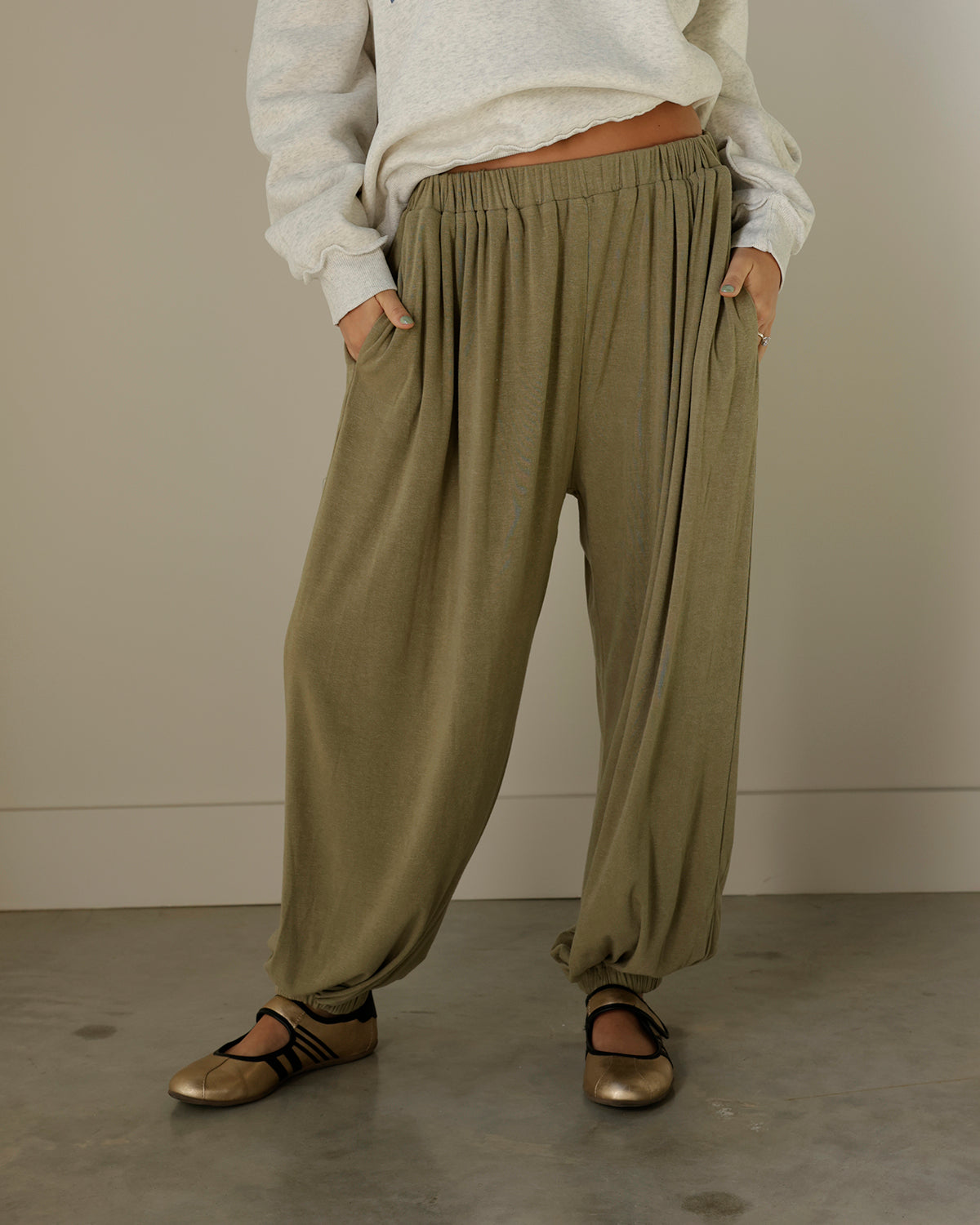 HAMMER TIME BALLOON PANTS X OLIVE GREEN