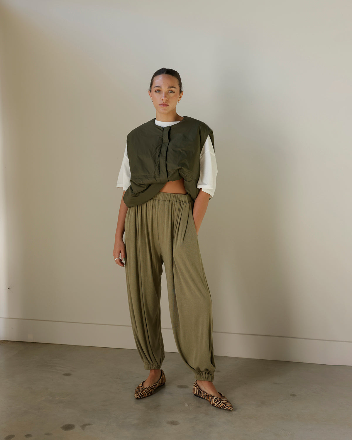 HAMMER TIME BALLOON PANTS X OLIVE GREEN