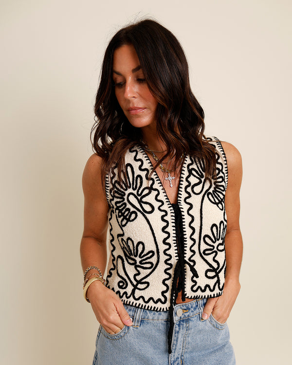 LINE AND DOT MARIS TIE-FRONT TOP