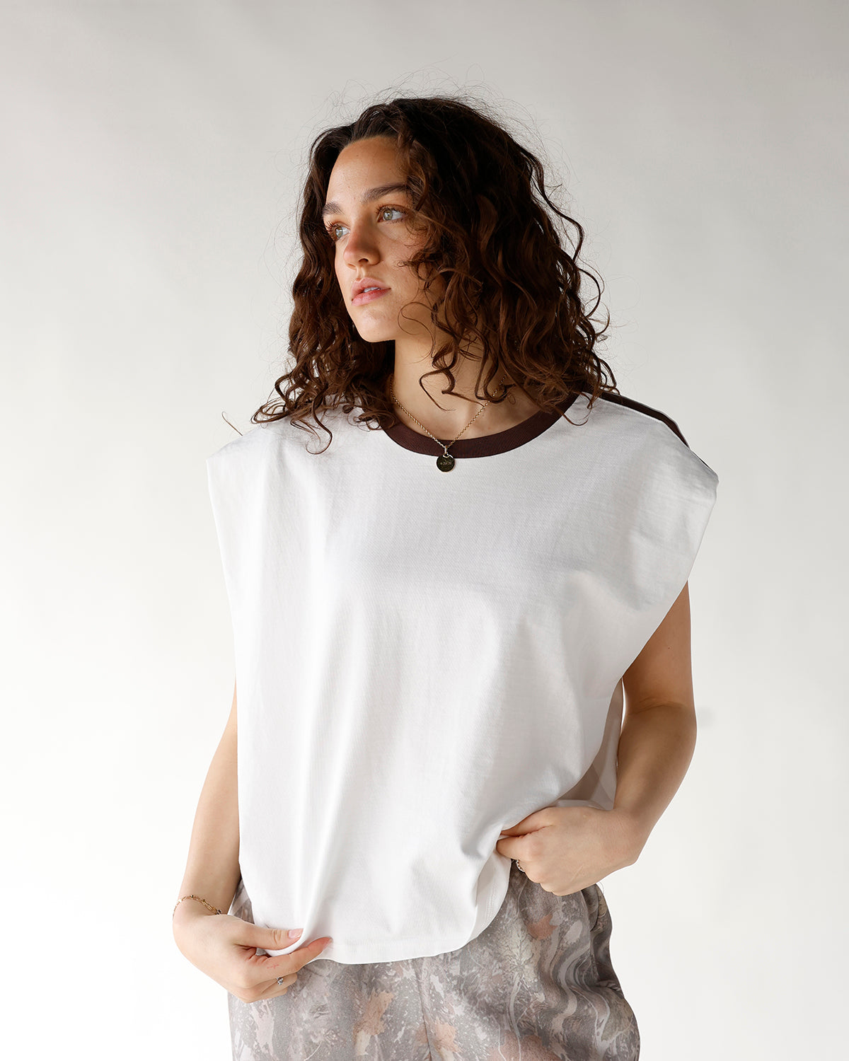 HIP OFFSET MUSCLE TEE