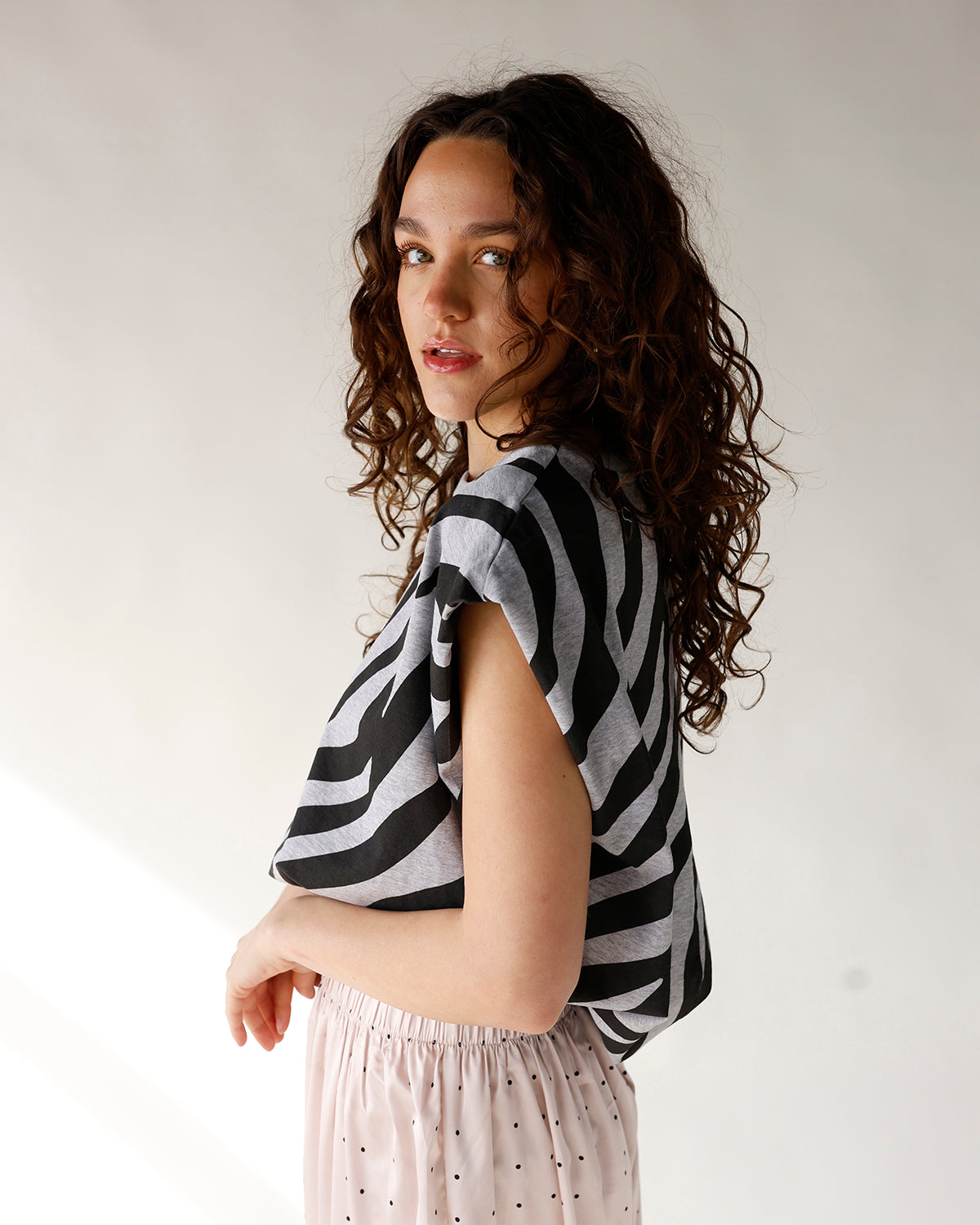 HIP WILD INSTINCT ZEBRA MUSCLE TEE