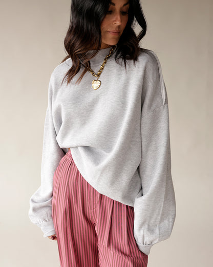 Women's oversized heather gray crewneck sweatshirt with dropped shoulders and balloon sleeves