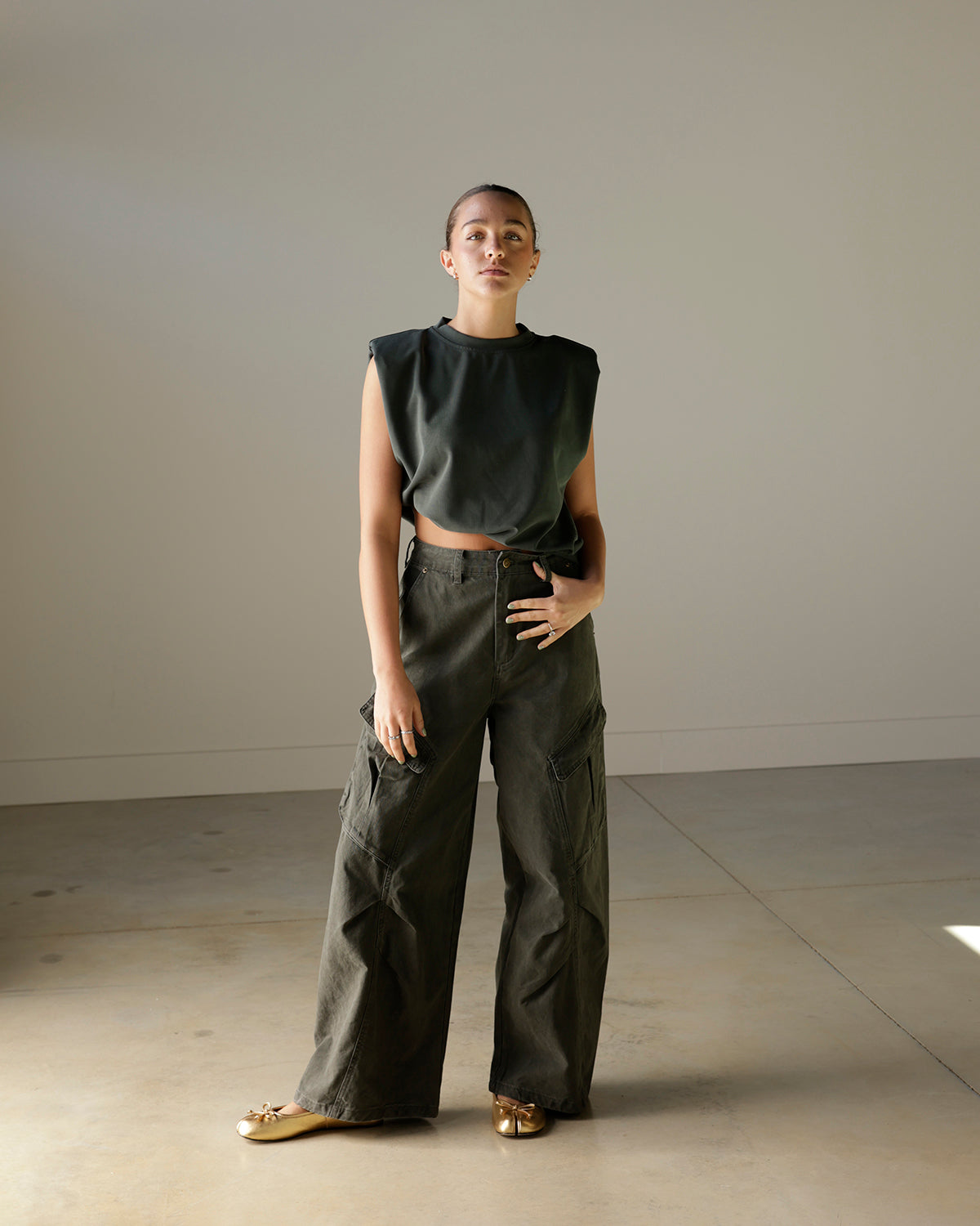 WORK WEAR ON REPEAT SLEEVELESS TOP X FOREST GREEN