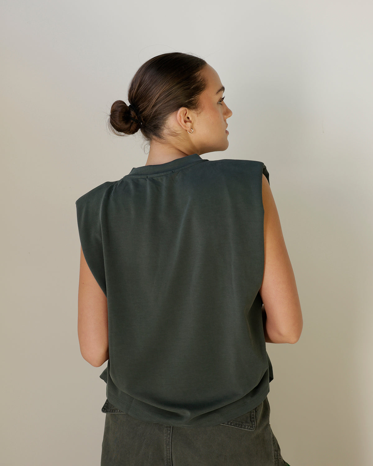 WORK WEAR ON REPEAT SLEEVELESS TOP X FOREST GREEN