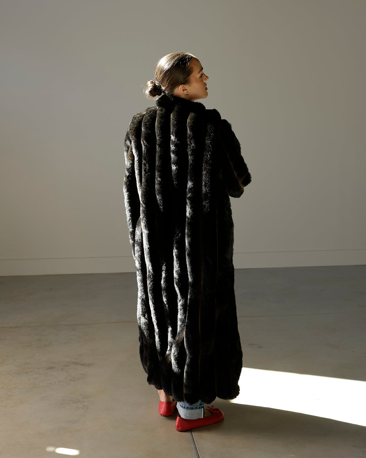 OLD HOLLYWOOD FLOOR GRAZING RICH BROWN FAUX FUR COAT