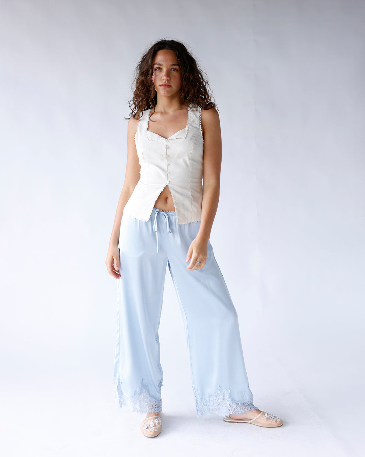 VINTAGE LACE BUTTON TOP