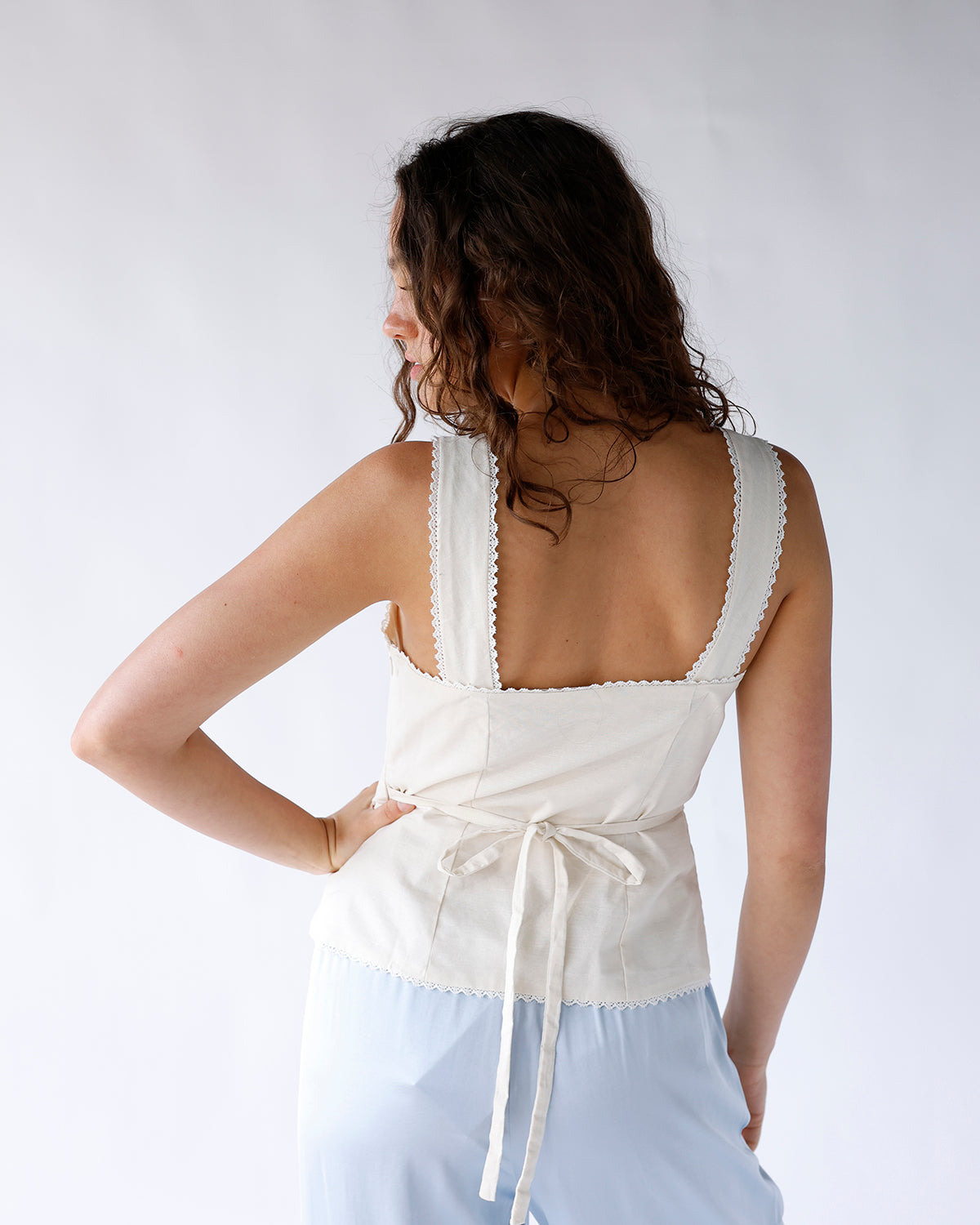 VINTAGE LACE BUTTON TOP