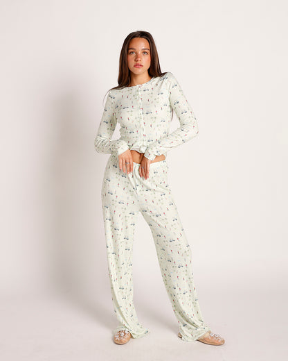 Women's light green golf-print pajama set with long-sleeve top and wide-leg pants