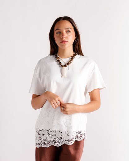 White cotton tee with lace hem panel, short sleeves, crew neck, relaxed fit