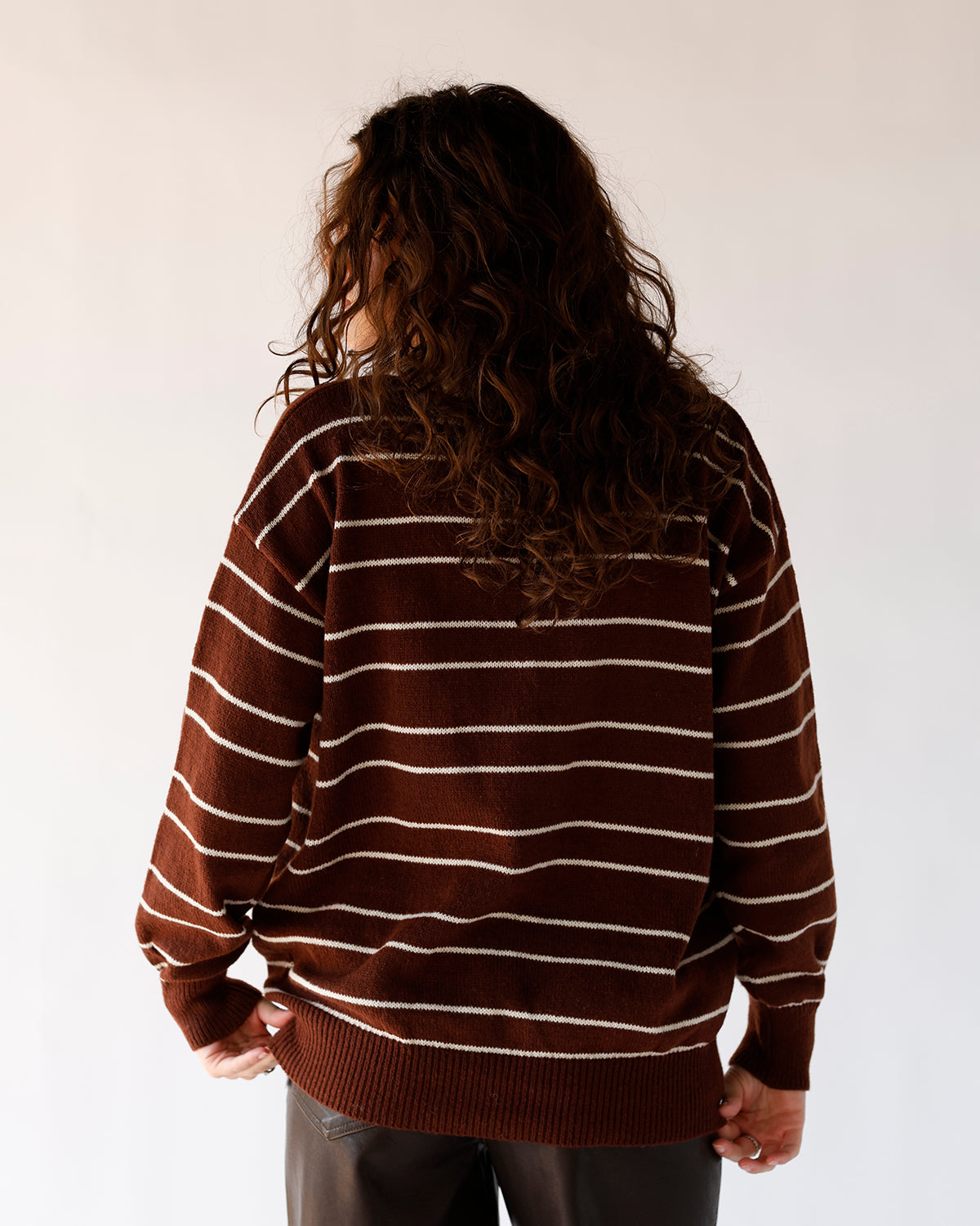 STORMY SKIES RUGBY POLO SWEATER X CHOCOLATE