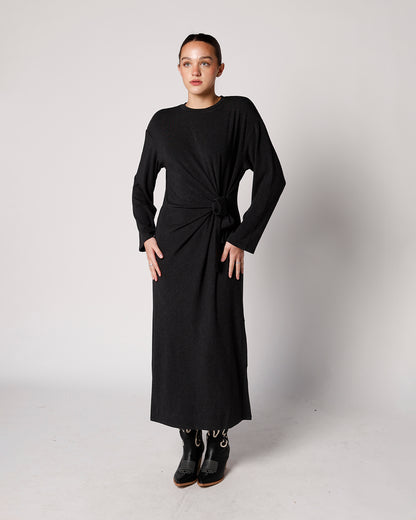 long sleeve black dress holiday outfit easy holiday look comfy chic holiday outfit christmas party look nye outfit 