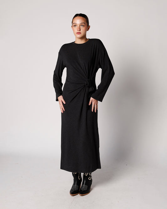 long sleeve black dress holiday outfit easy holiday look comfy chic holiday outfit christmas party look nye outfit 