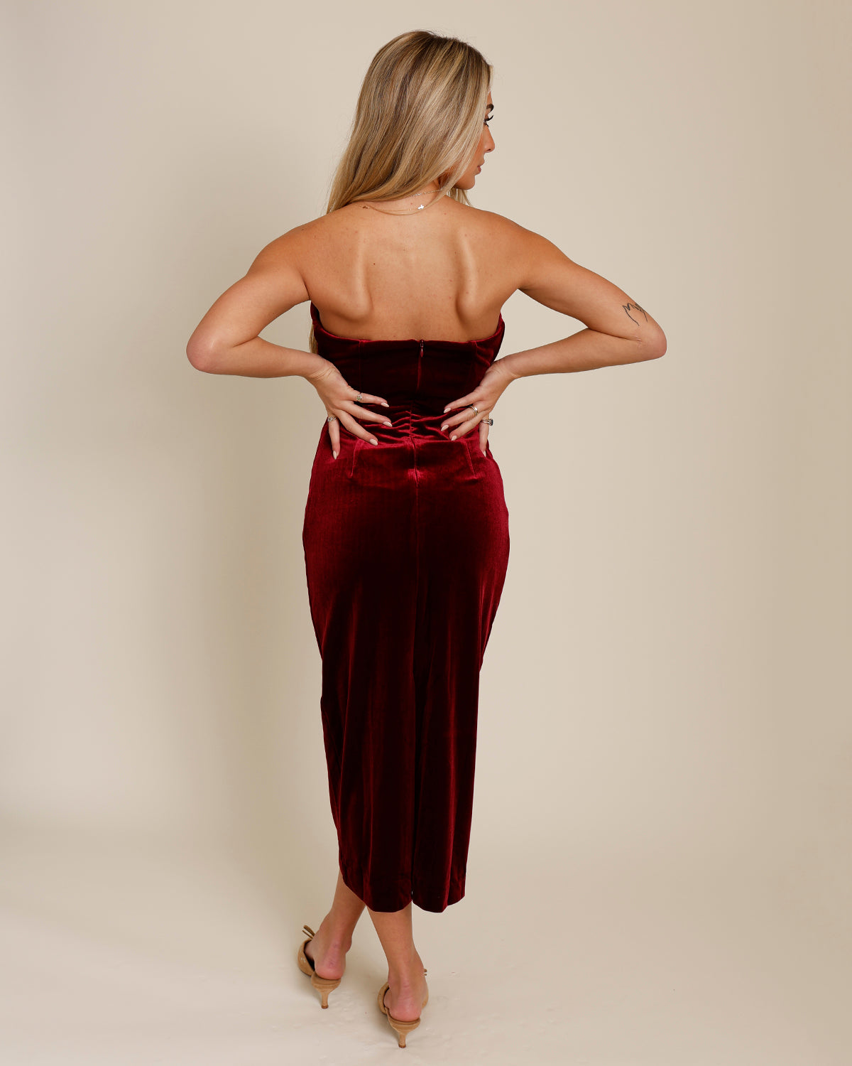 ASTR THE LABEL ARISTA SWEETHEART VELVET MIDI DRESS