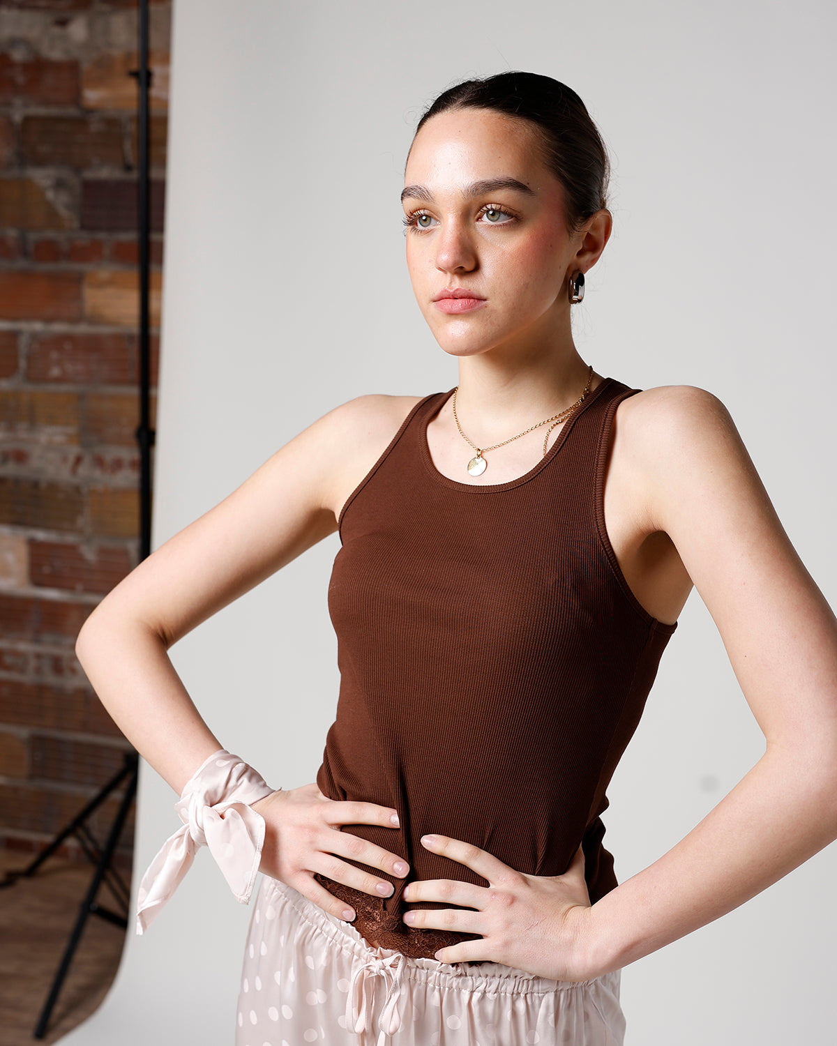 LACE & LOVE TANK TOP X BROWN