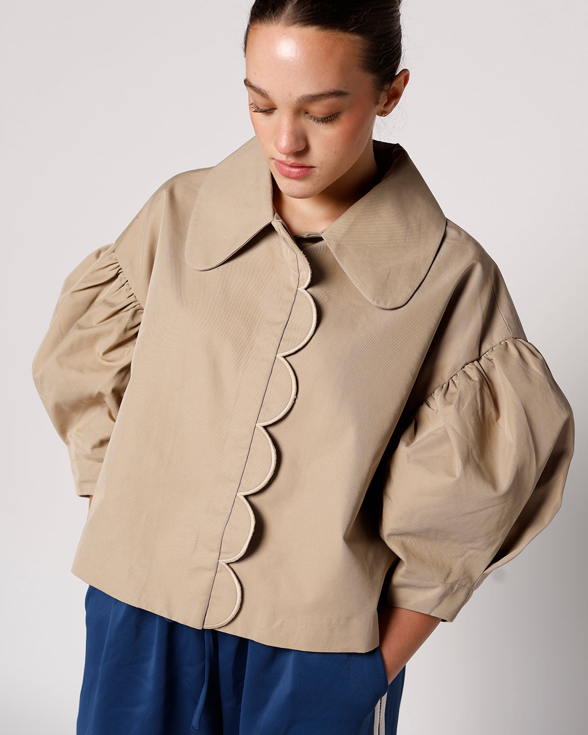 SCALLOPED SWEETHEART PUFF SLEEVE JACKET