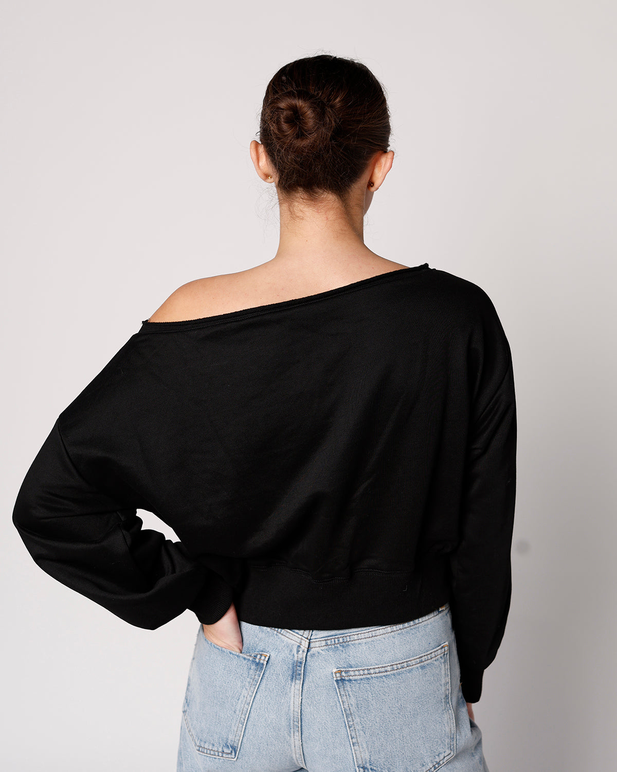FIRESIDE OFF THE SHOULDER SWEATSHIRT X BLACK