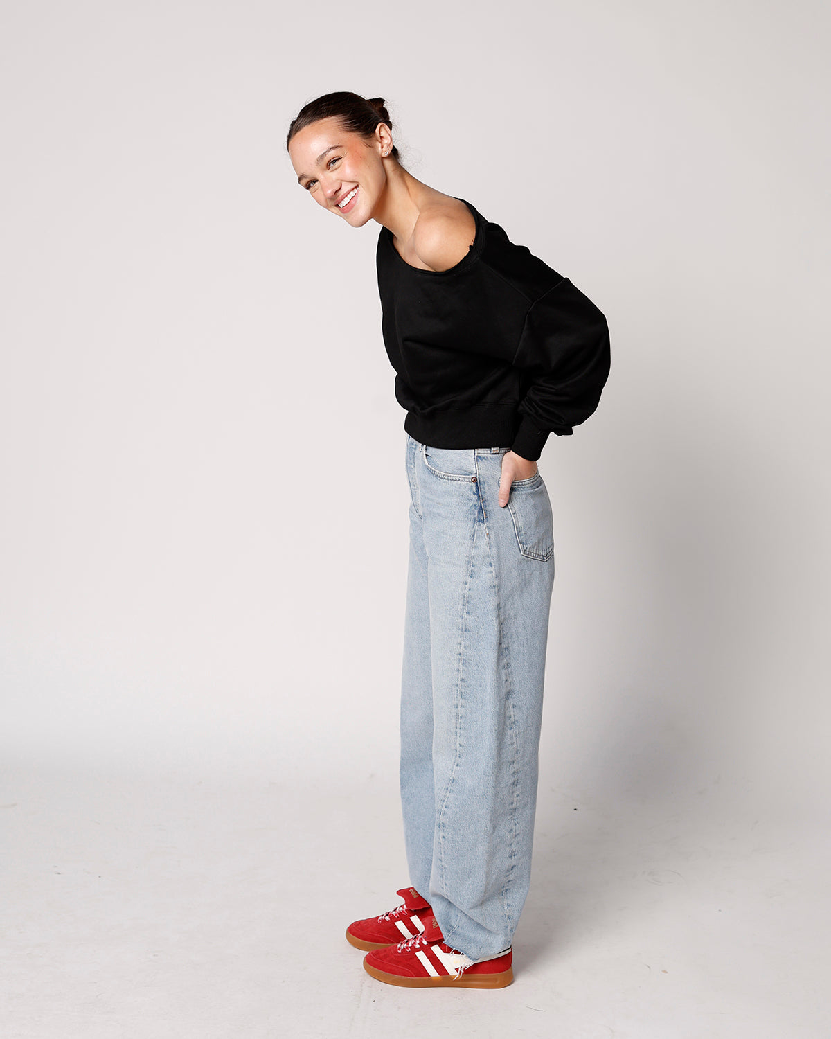 FIRESIDE OFF THE SHOULDER SWEATSHIRT X BLACK