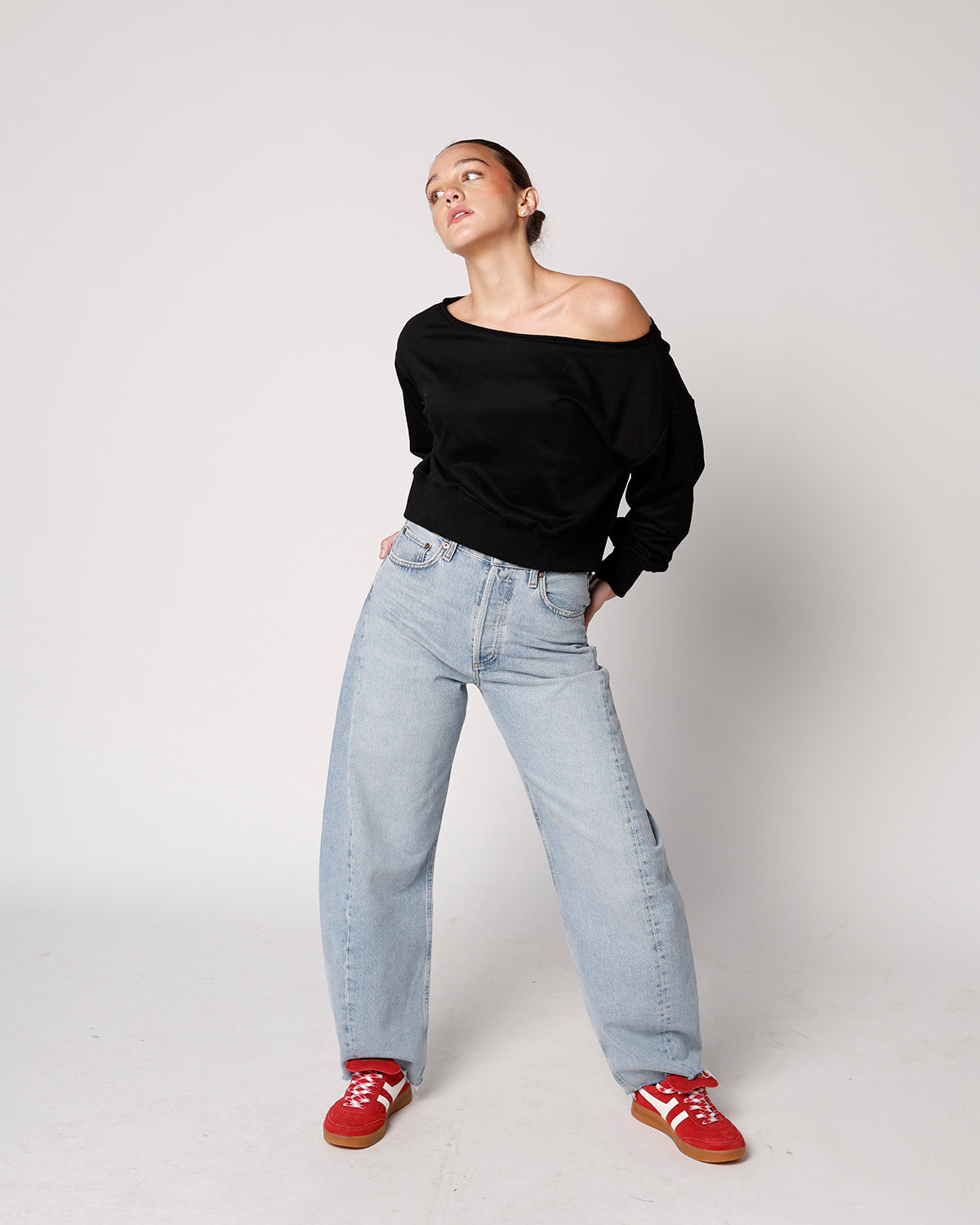 FIRESIDE OFF THE SHOULDER SWEATSHIRT X BLACK