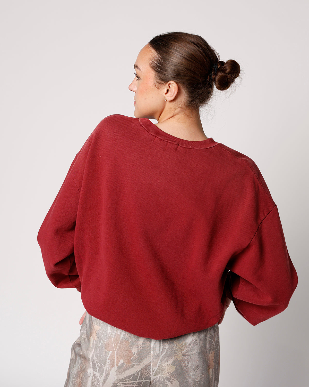 DAYDREAMER SOLID OVERSIZED CREW X SUNFADED MERLOT