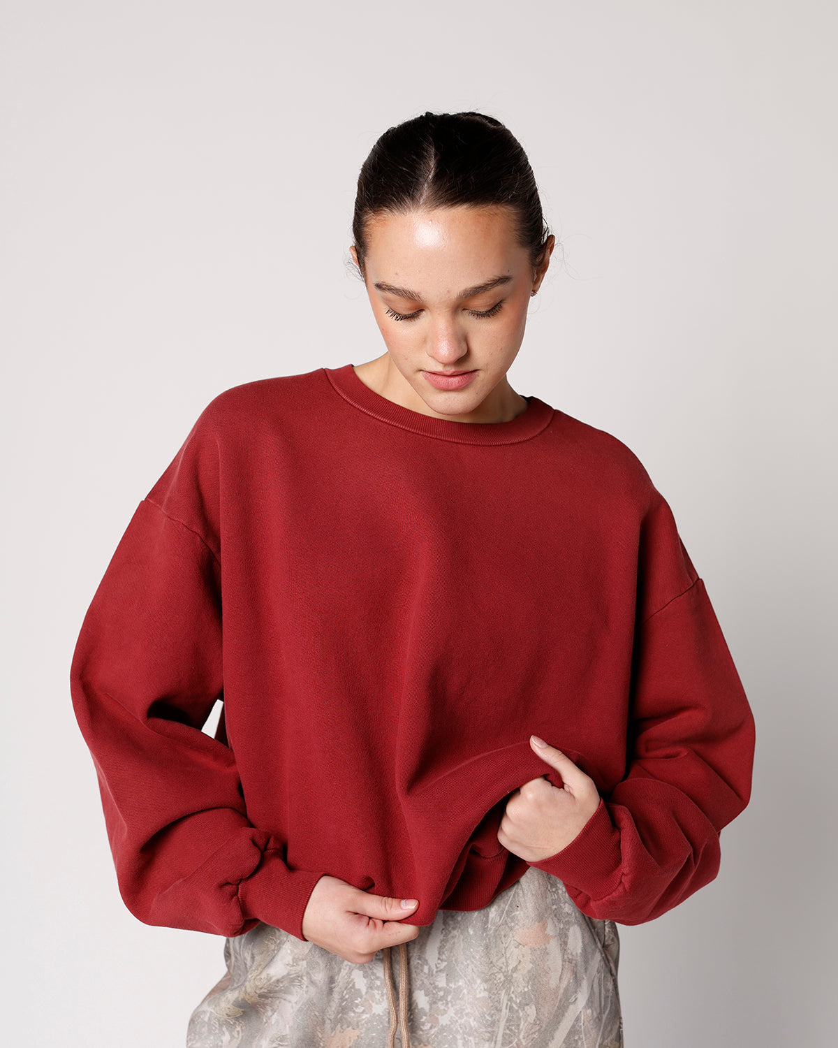 DAYDREAMER SOLID OVERSIZED CREW X SUNFADED MERLOT