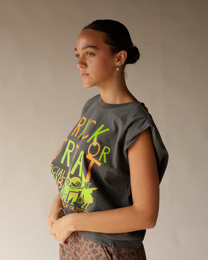 TRICK OR TRICK SOCIAL CLUB MUSCLE TEE