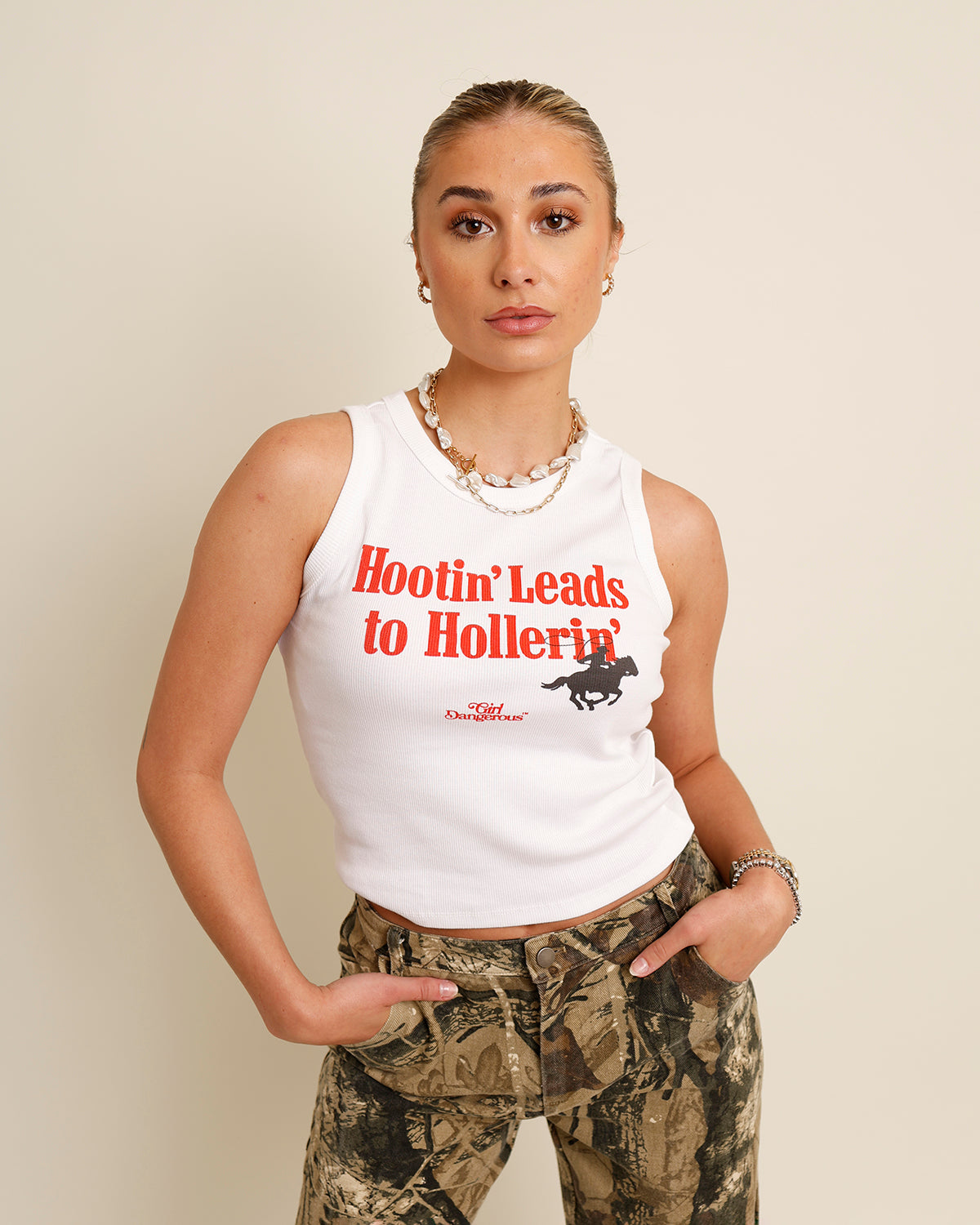 HOOTIN' LEADS TO HOLLERIN' WHITE RIBBED TANK