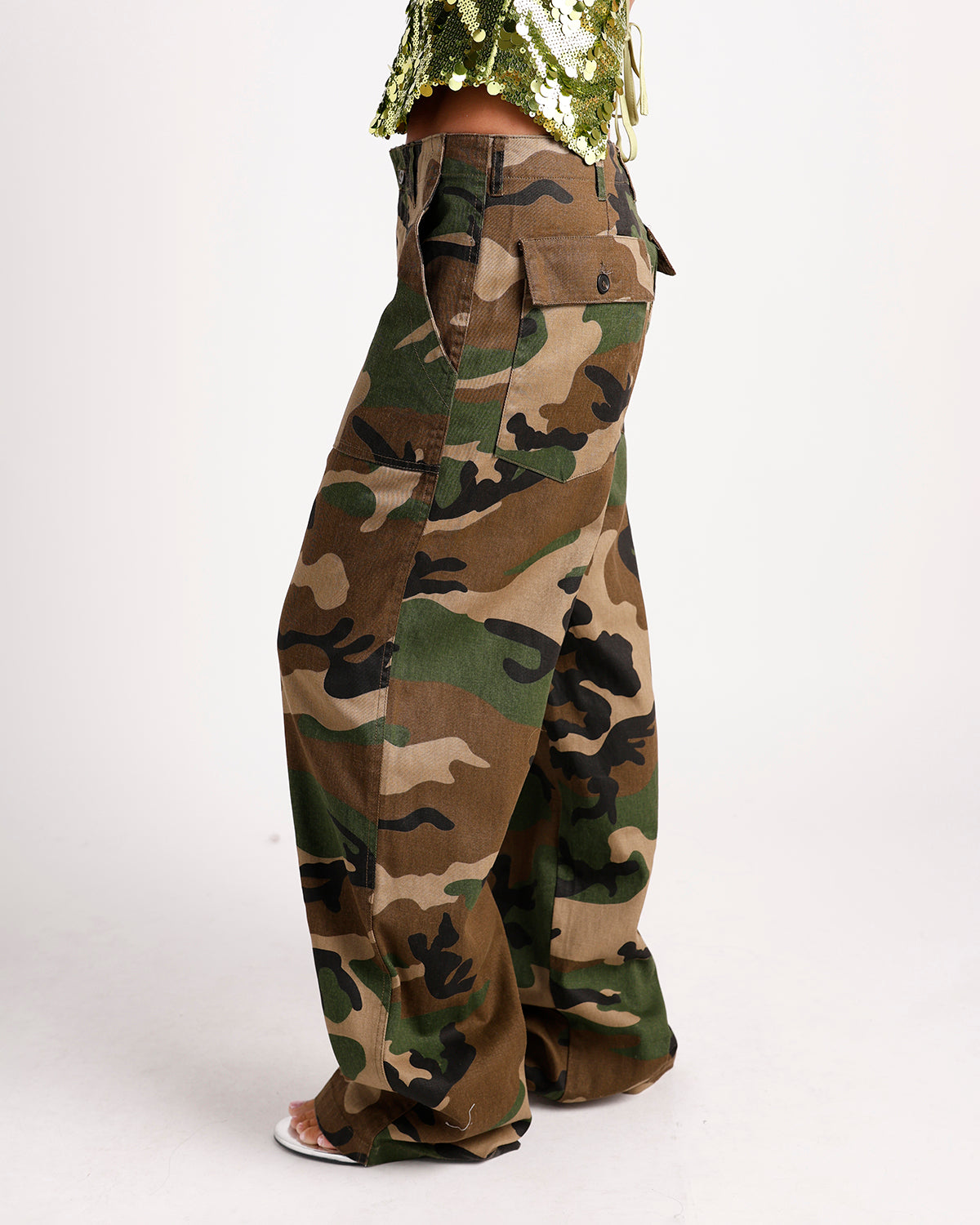 Wide-leg camouflage cargo pants with side flap pockets, green brown black pattern