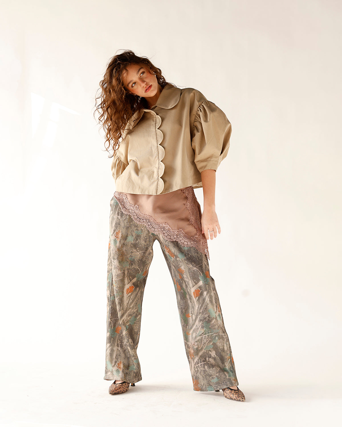 SCALLOPED SWEETHEART PUFF SLEEVE JACKET