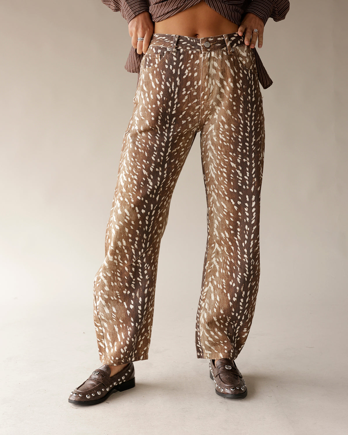 fawn print fawn print jeans date night outfit jeans for fall jeans with print 