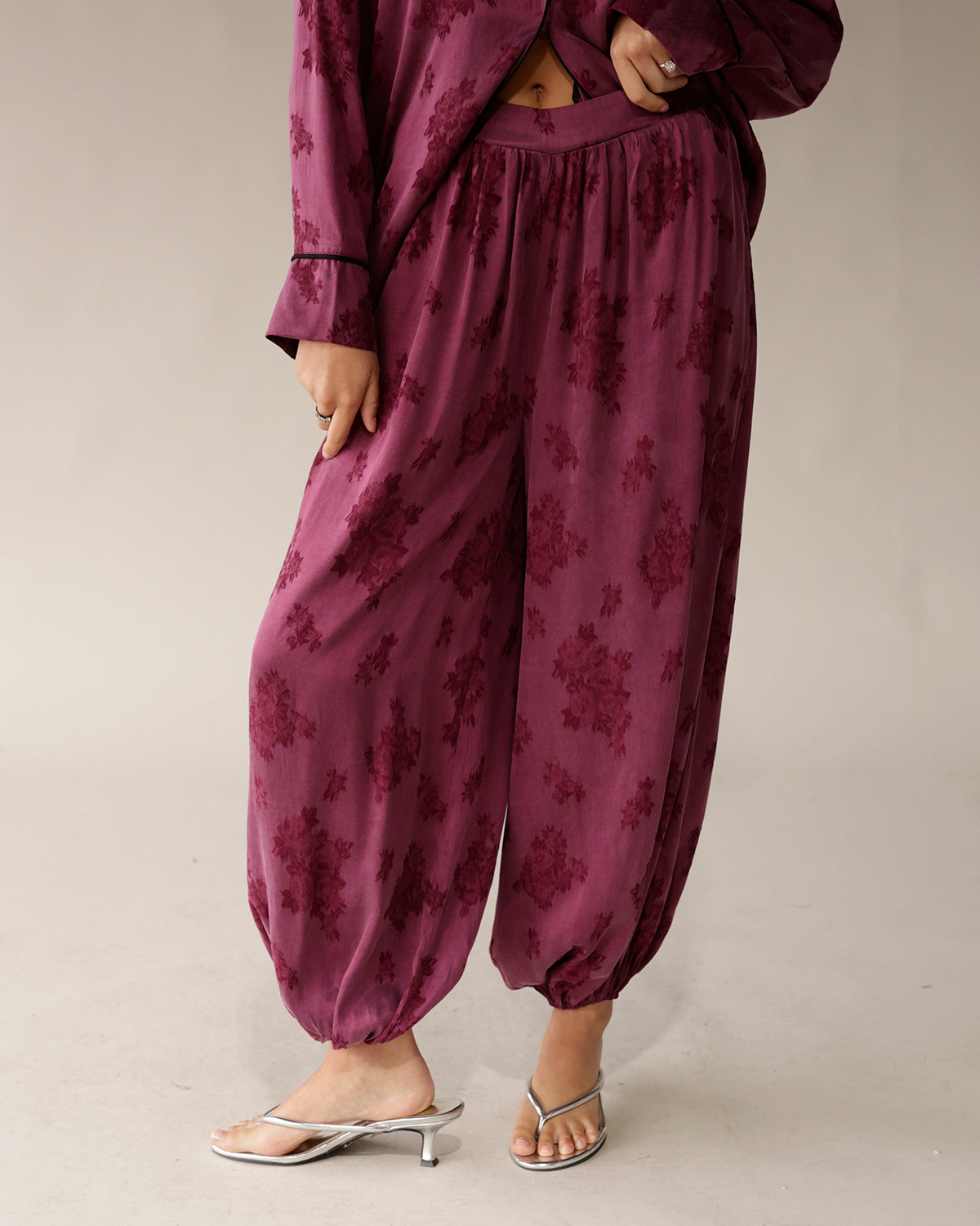 BERRY FLORAL SILK BALLOON PANTS