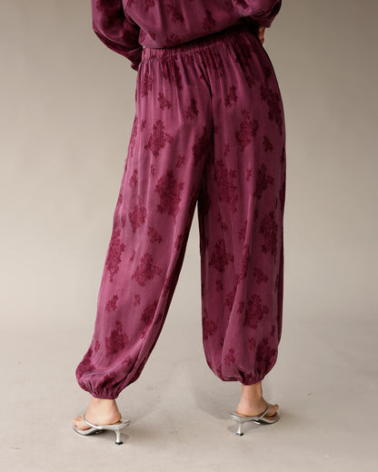 BERRY FLORAL SILK BALLOON PANTS