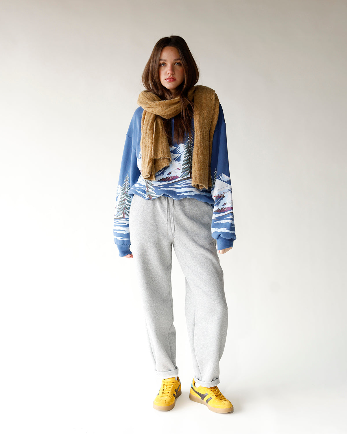 DAYDREAMER ALPINE SKI SCENE OVERSIZED CREW SWEATSHIRT